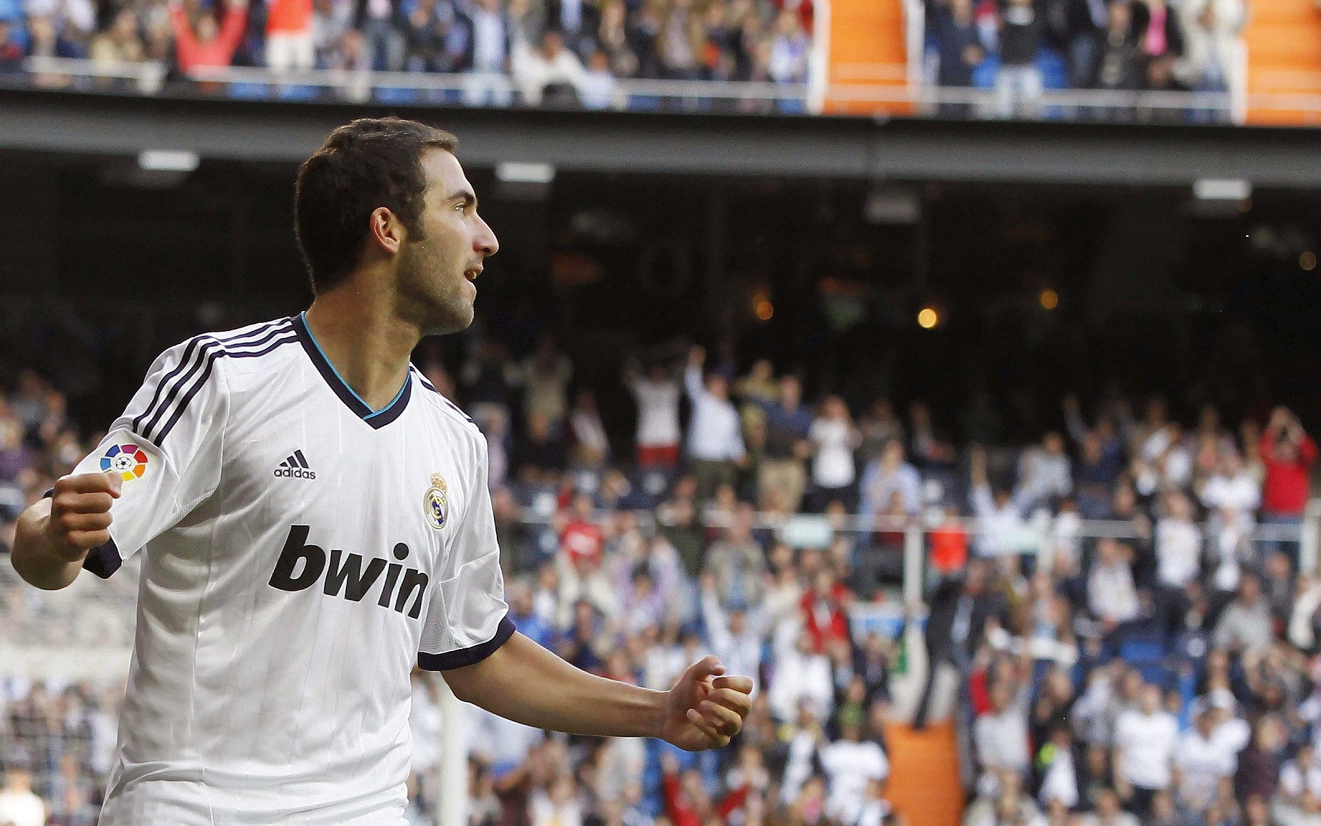 皇马反击快如闪电，战术多样化成为制胜法宝，皇马经典反击视频